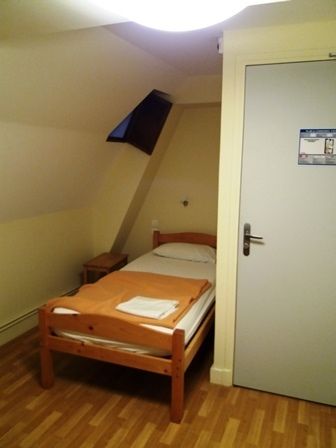 Tours : petite chambre chez les soeurs bénédictines.