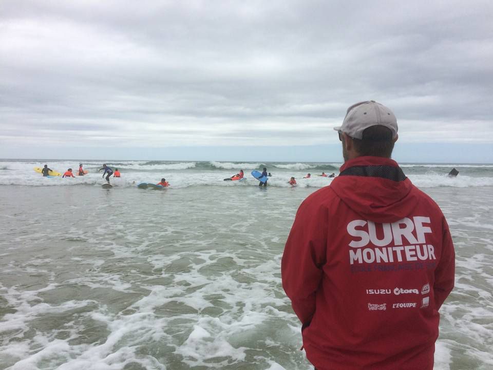 Ecole de surf de Soustons, montée de la plage