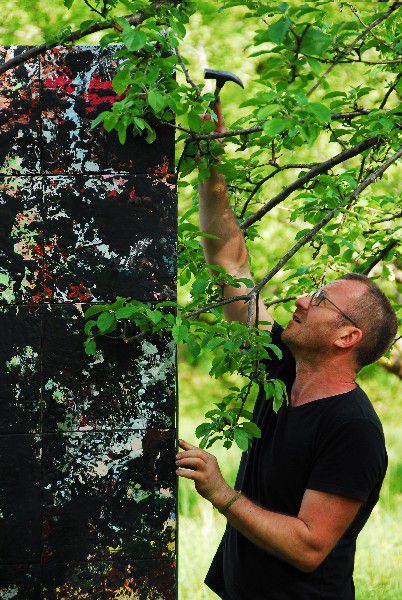 Insatllation in situ - peinture - mobile - forêt - Bruno Desplanques - b° - Art