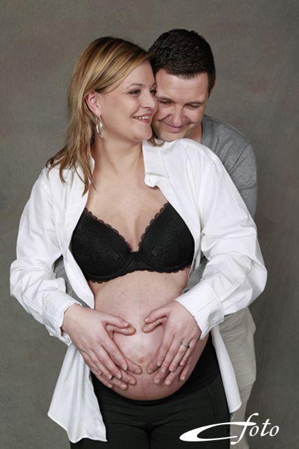 Photographe c-foto à Evreux a fait cette photo de grossesse dans son studio à Evreux