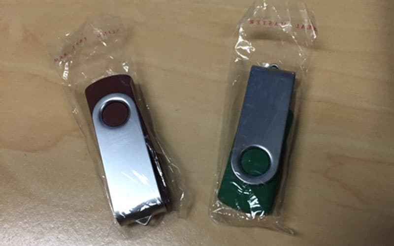 clé usb dans la boite aux lettres
