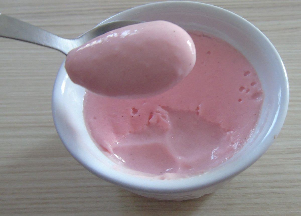 Crème à la vanille et à la poudre de biscuits rose de Reims réalisée au Cook Expert