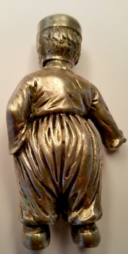 Ancienne  Salière en métal argenté représentant un Groom.
