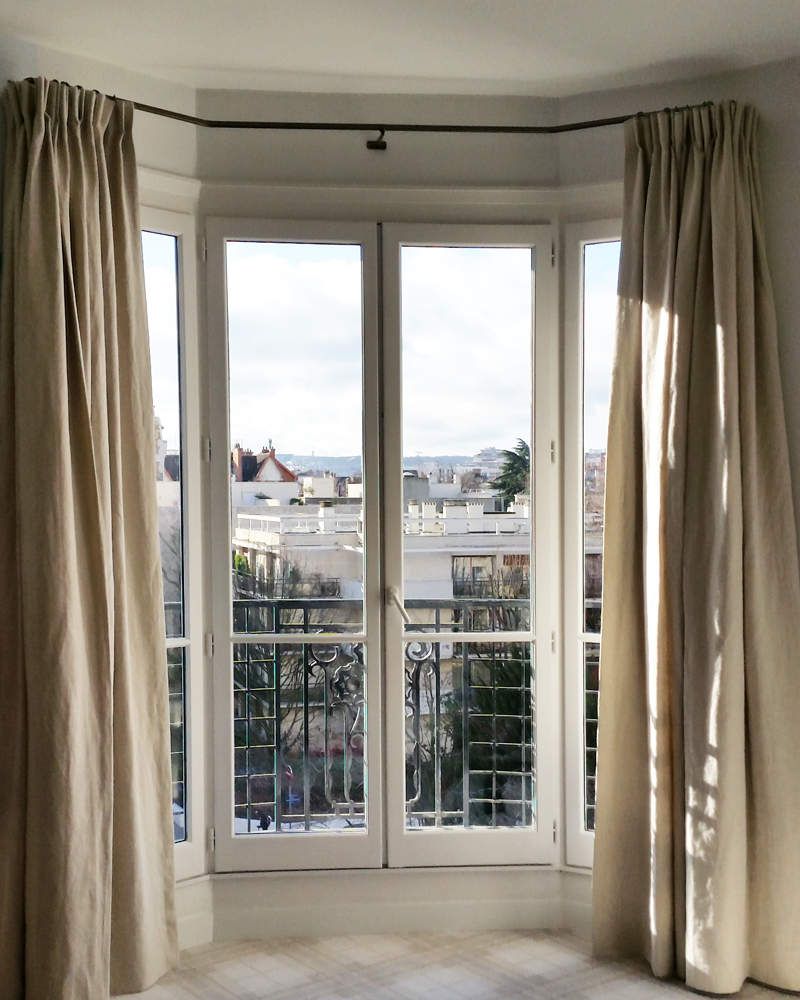 Tringle à anneaux ronde coudée sur mesure, pour une fenêtre de Bow-window à Paris 75