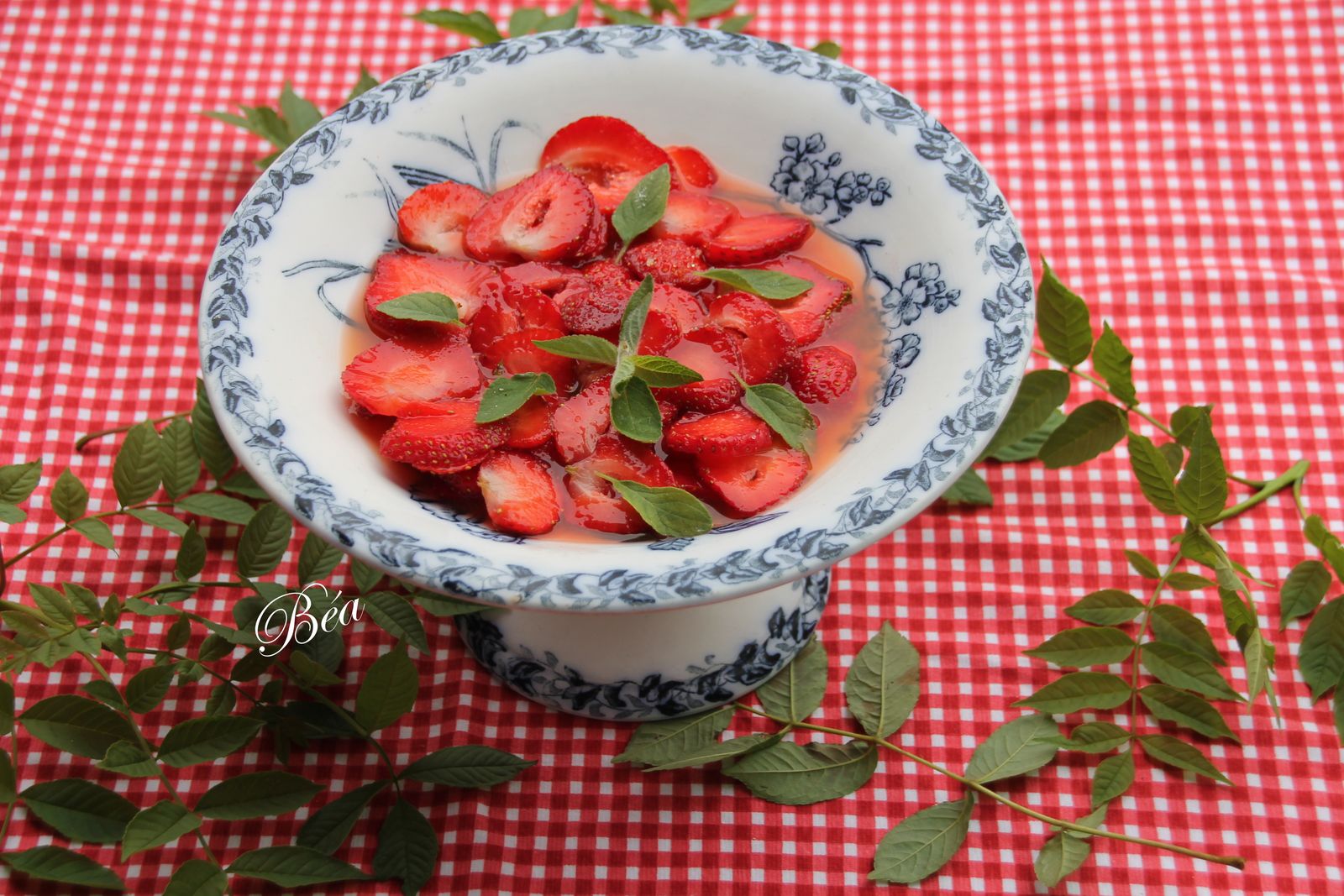 Salade de fraises aux agrumes et fleurs d'oranger