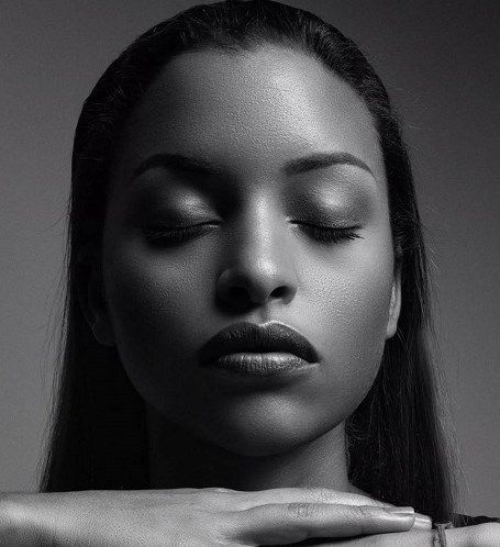 Rencontre avec la chanteuse Anna Parisi lors de la soirée « Honneur Ô Dames » à L’Etage !