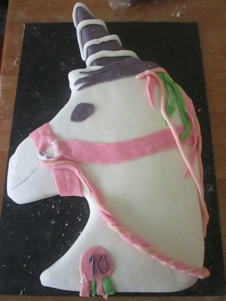 Le Gateau Licorne Pour Les 10 Ans De Lucia Maman Et Soignante En Picardie