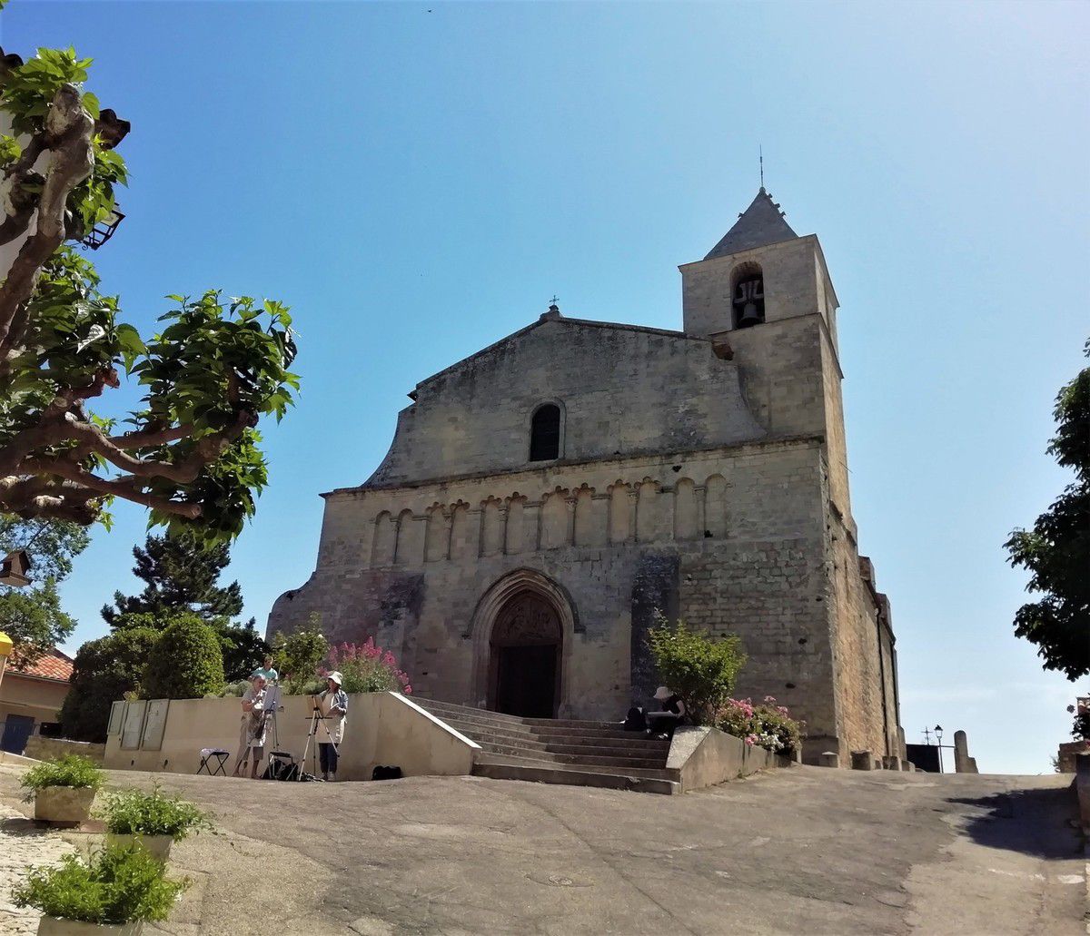 L’église romane "Notre-Dame-de-Pitié" date du XIIème siècle.