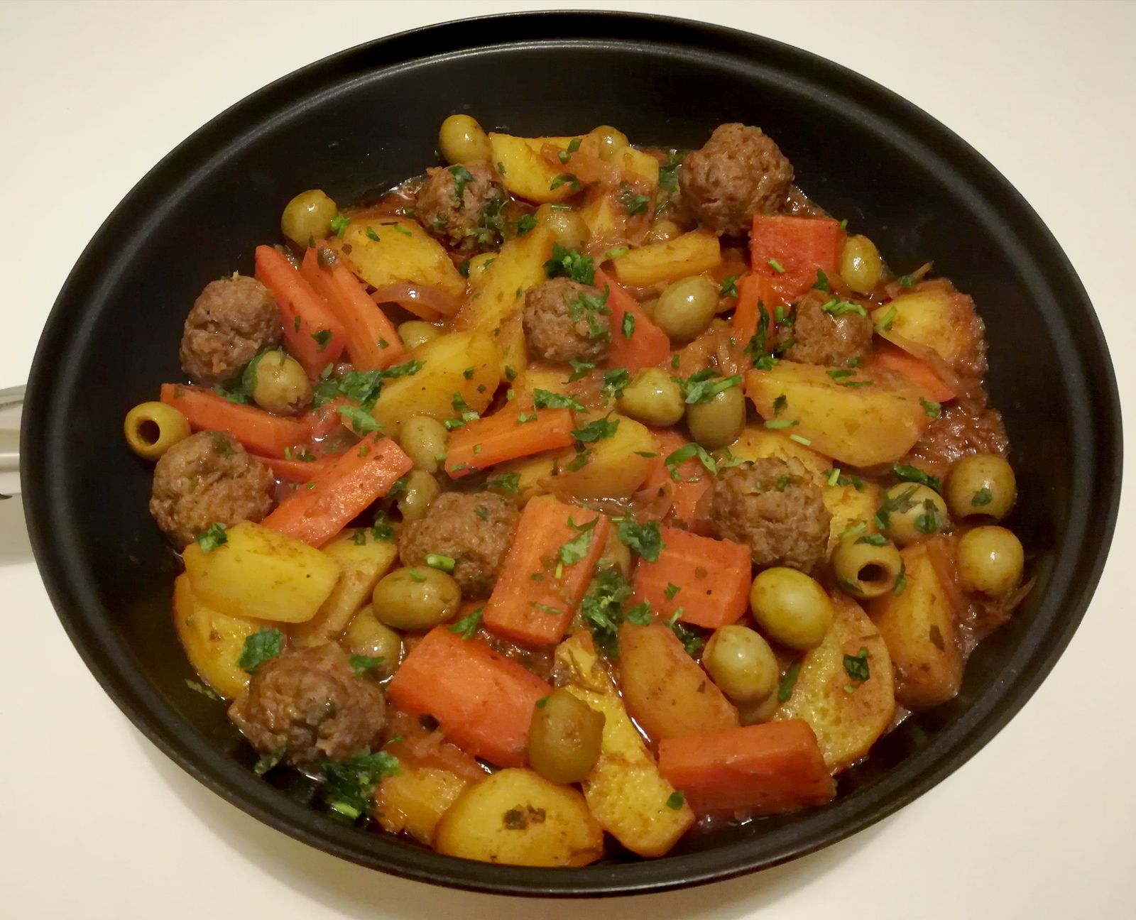 Tajine de viande hachée aux olives et pommes de terre-carottes - Ma bonne  cuisine