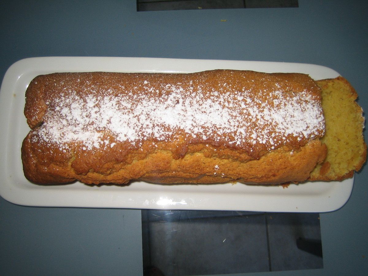 Un cake moelleux aux amandes et à la fleur d'oranger rappelant la pâtisserie de nos grands-mères...  Dessert facile à réaliser