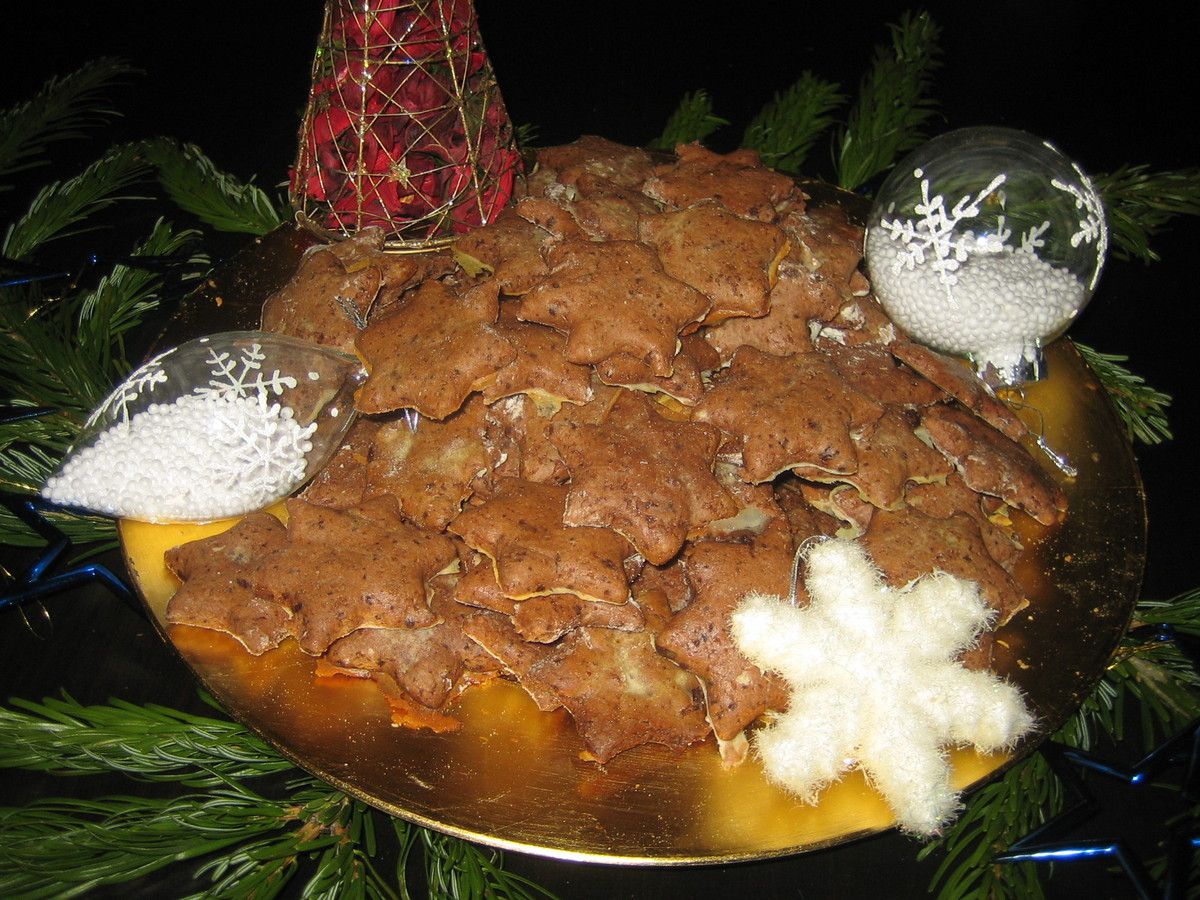 Voici une autre recette de bredele, petits biscuits de Noël alsaciens: les étoiles au chocolat.