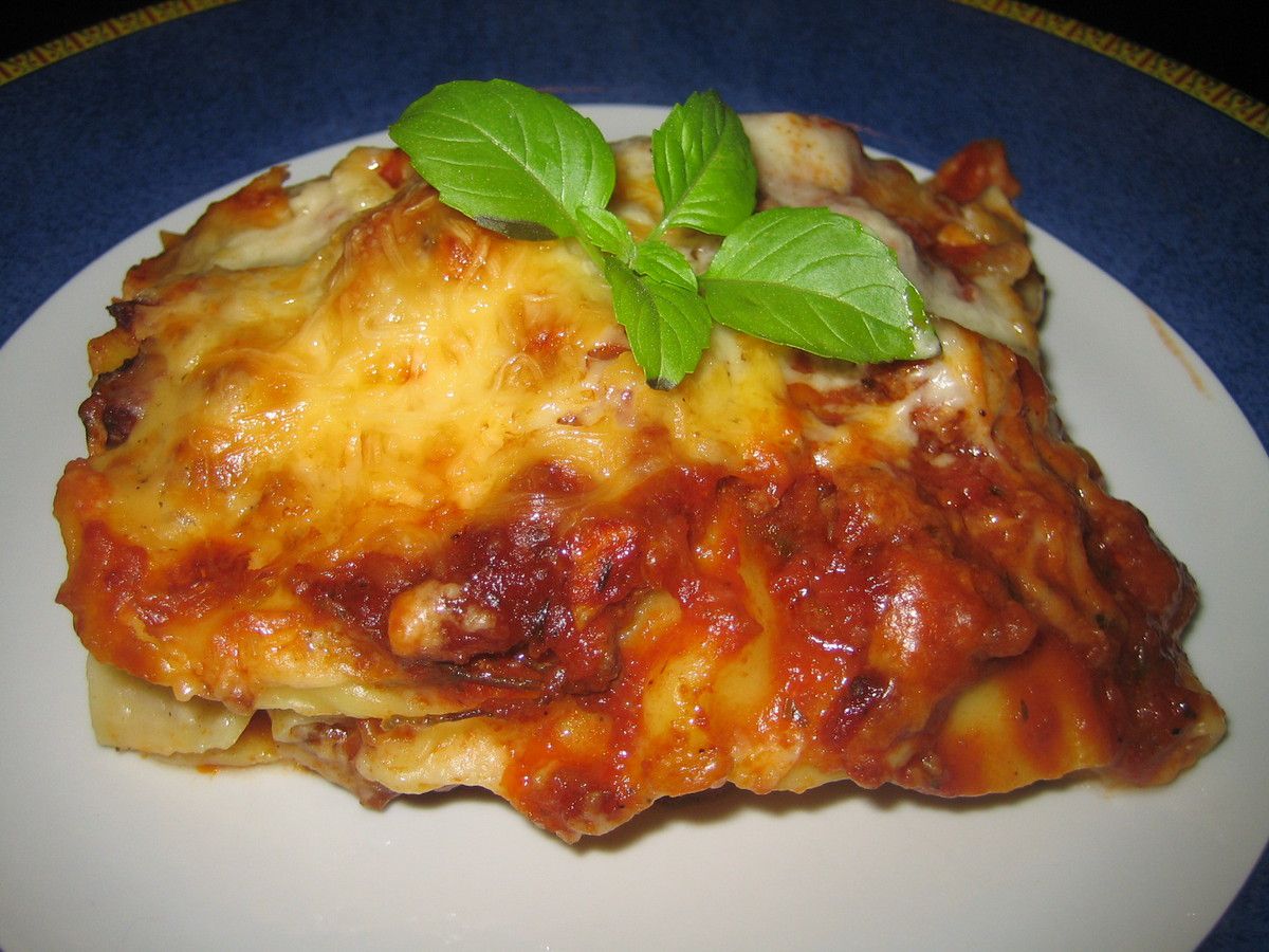Les lasagnes, recette italienne, sont un incontournable et un grand classique de la cuisine familiale.  Ma recette de lasagnes est à base de sauce bolognaise et de béchamel.  Pour réjouir petits et grands...