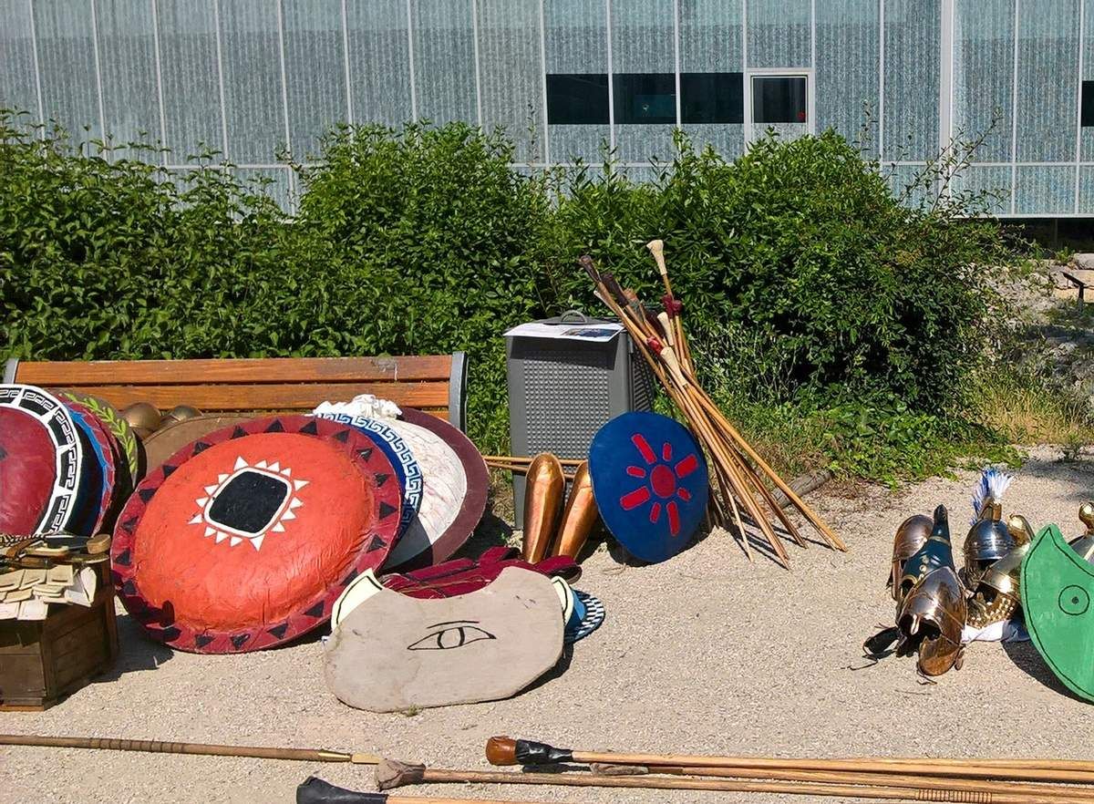 hoplites boucliers grecs casques marseille