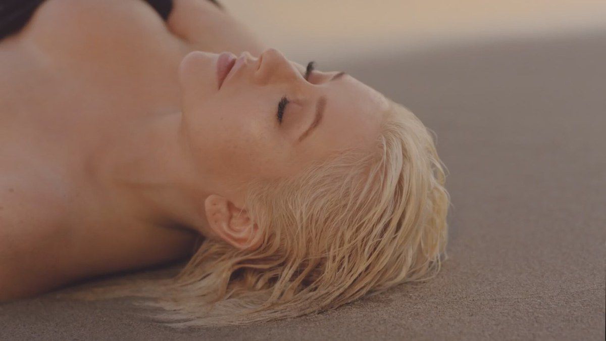 Christina Aguilera minimise les dégâts avec Twice