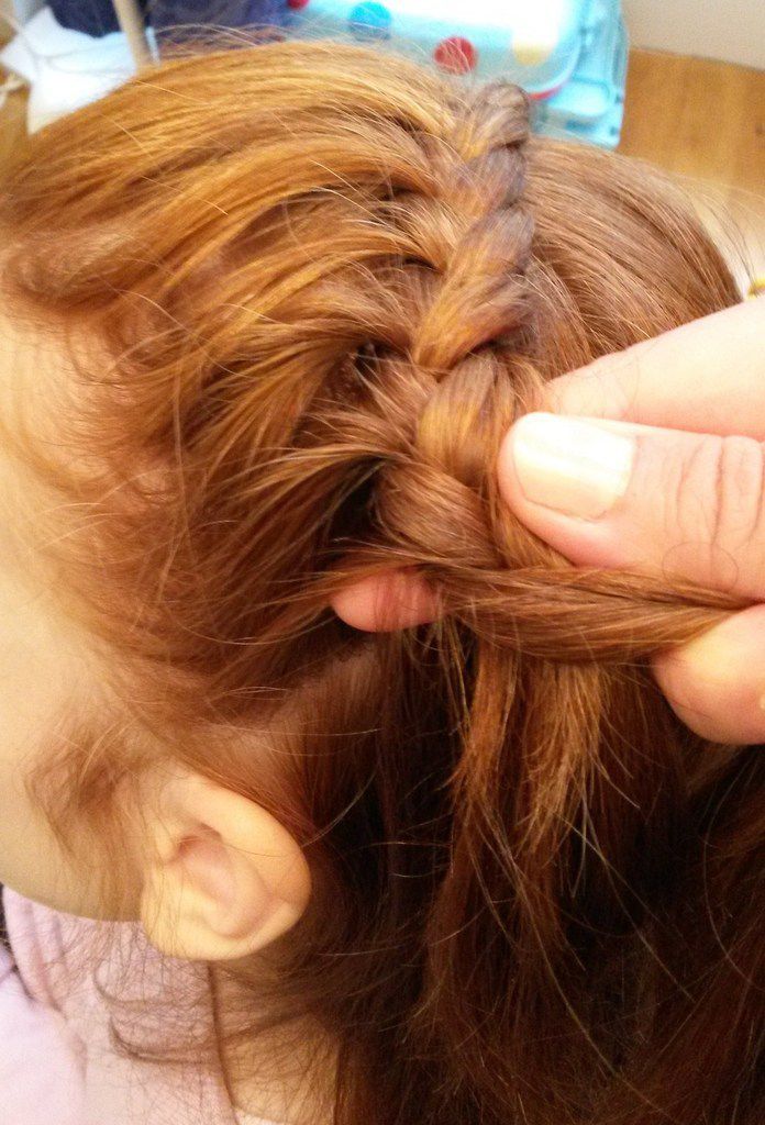 Coiffure facile tresse serre-tête natte collée