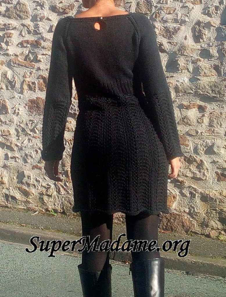 Chic, une petite robe noire à tricoter - SuperMadame