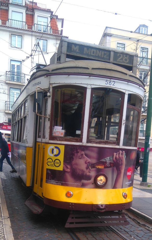 Le célèbre Tram 28 à Lisbonne - En route pour le Portugal