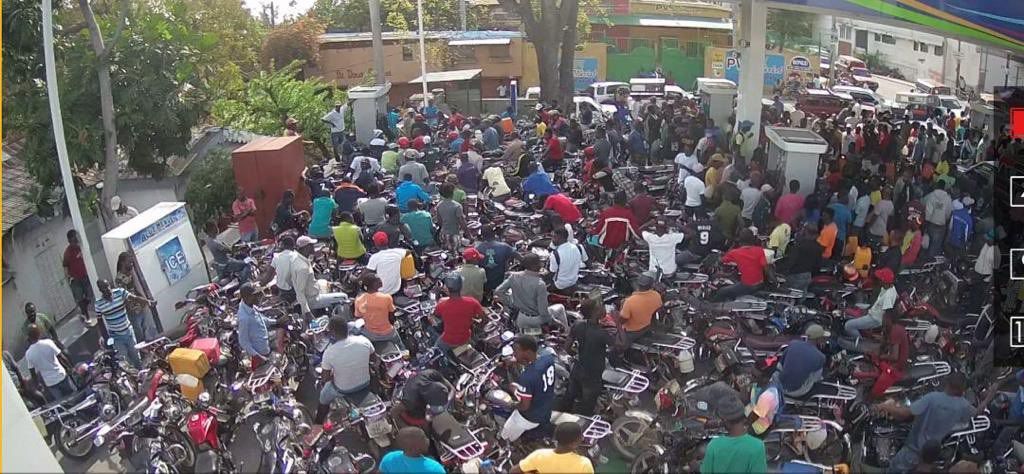 Rareté de carburant en Haïti, la population est aux abois.