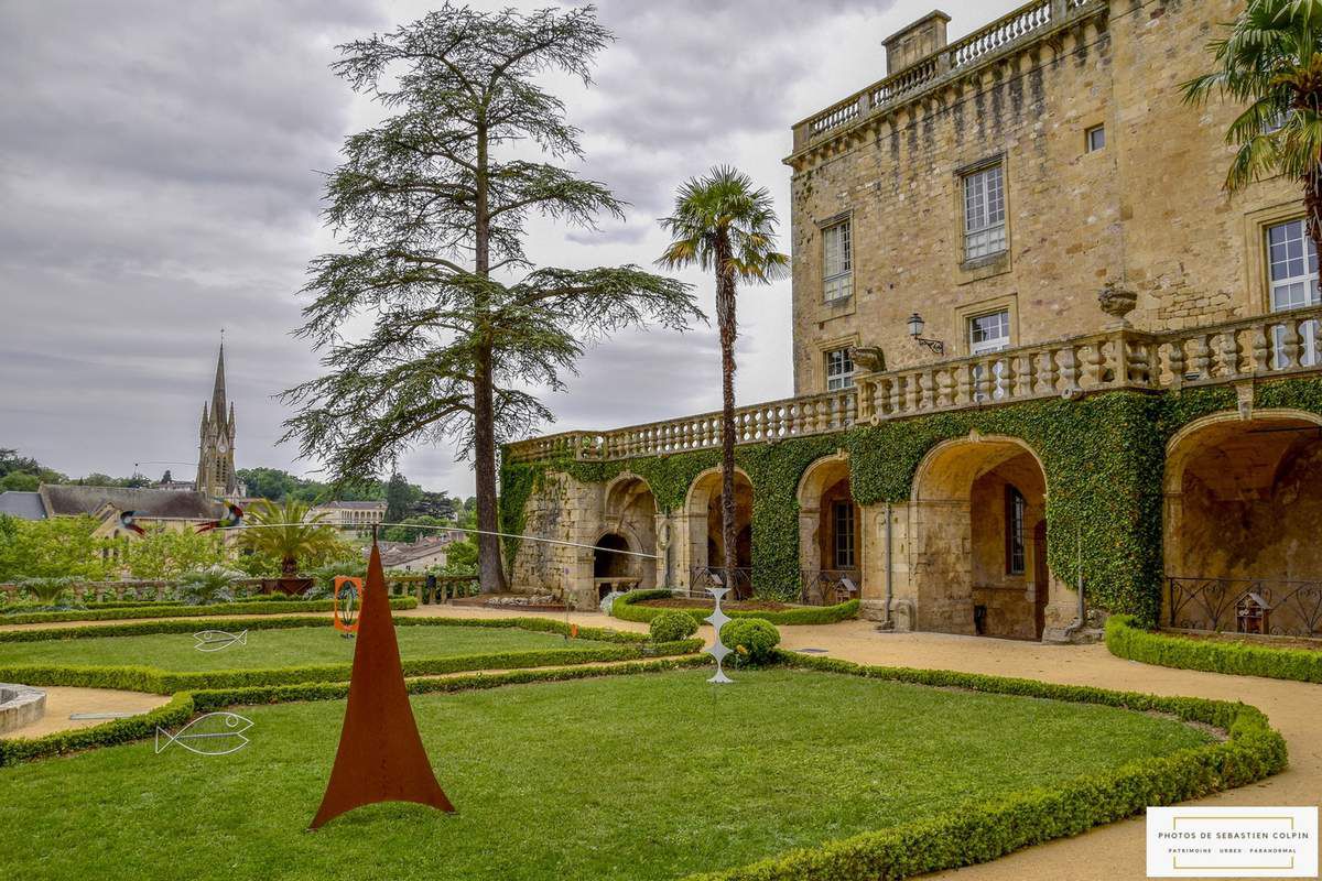 Le Château de Fumel et ses magnifiques jardins dans le Lot et Garonne