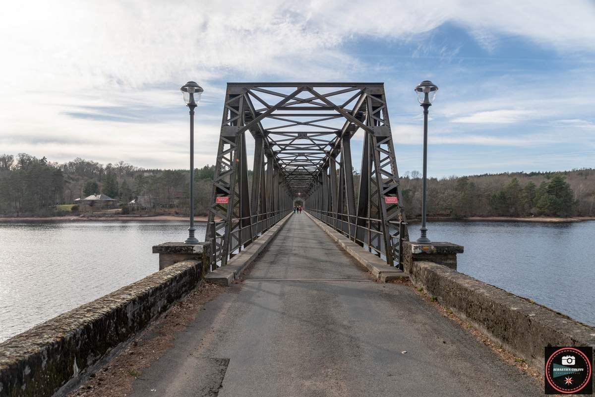 Marcillac la croisille en Corrèze, la lac de la valette et le viaduc de lantourne