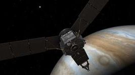 Juno survolant Jupiter