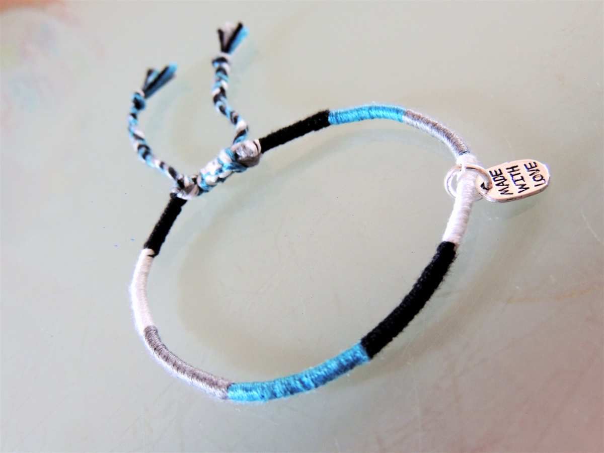 Bracelet brésilien rond noir bleu gris blanc et noir - les ...