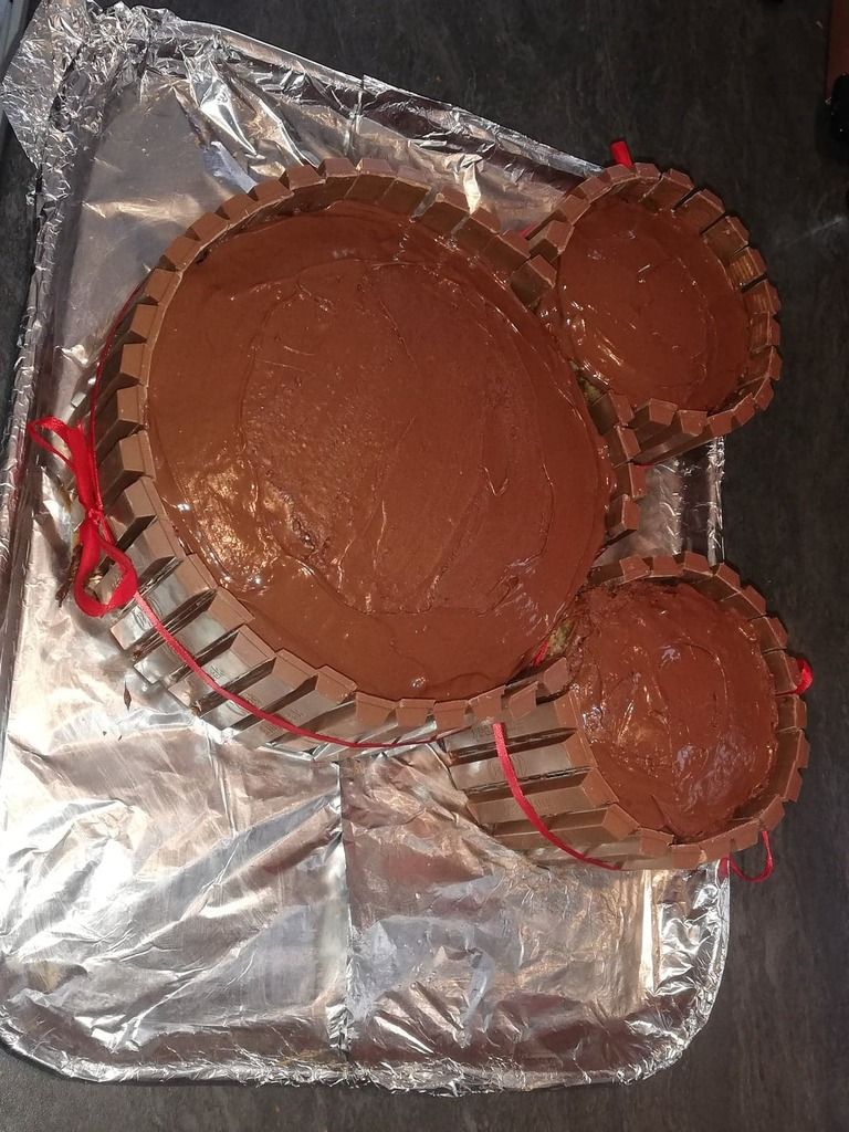 Gateau Mickey Mouse Kit Kat La Cuisine De Fanie