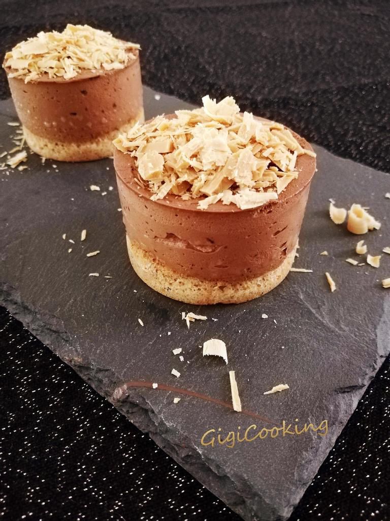 Entremet individuel ,dacquoise noisette, mousse au chocolat noir -  GigiCooking