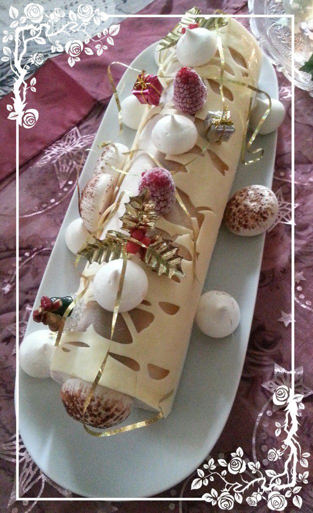 Bûche glacée Vanille Bourbon, coeur de meringue et framboises ou litchis et  sa cage de chocolat blanc - Le P@lais de Sylvie