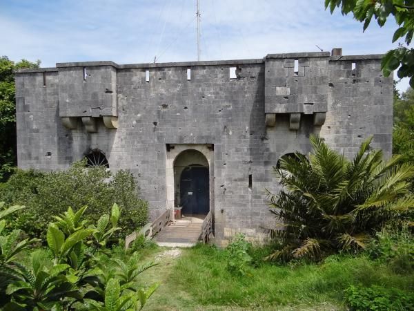 Tours et corps de garde crénelés du type de 1846 et assimilés - Association  "1846"