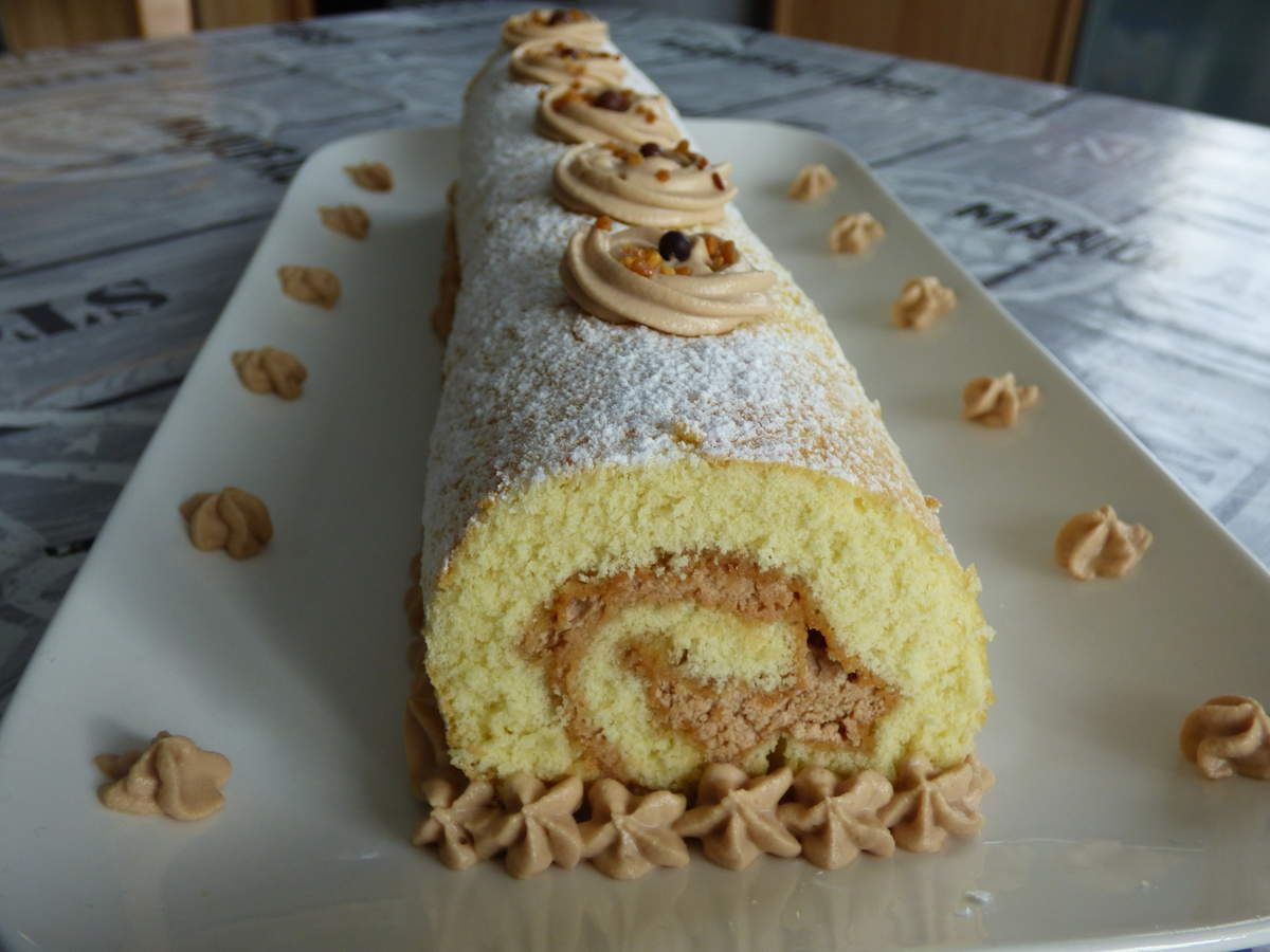Roule Fourre Avec Une Ganache Montee A La Pralinoise Ma Ptite Cuisine De Tous Les Jours