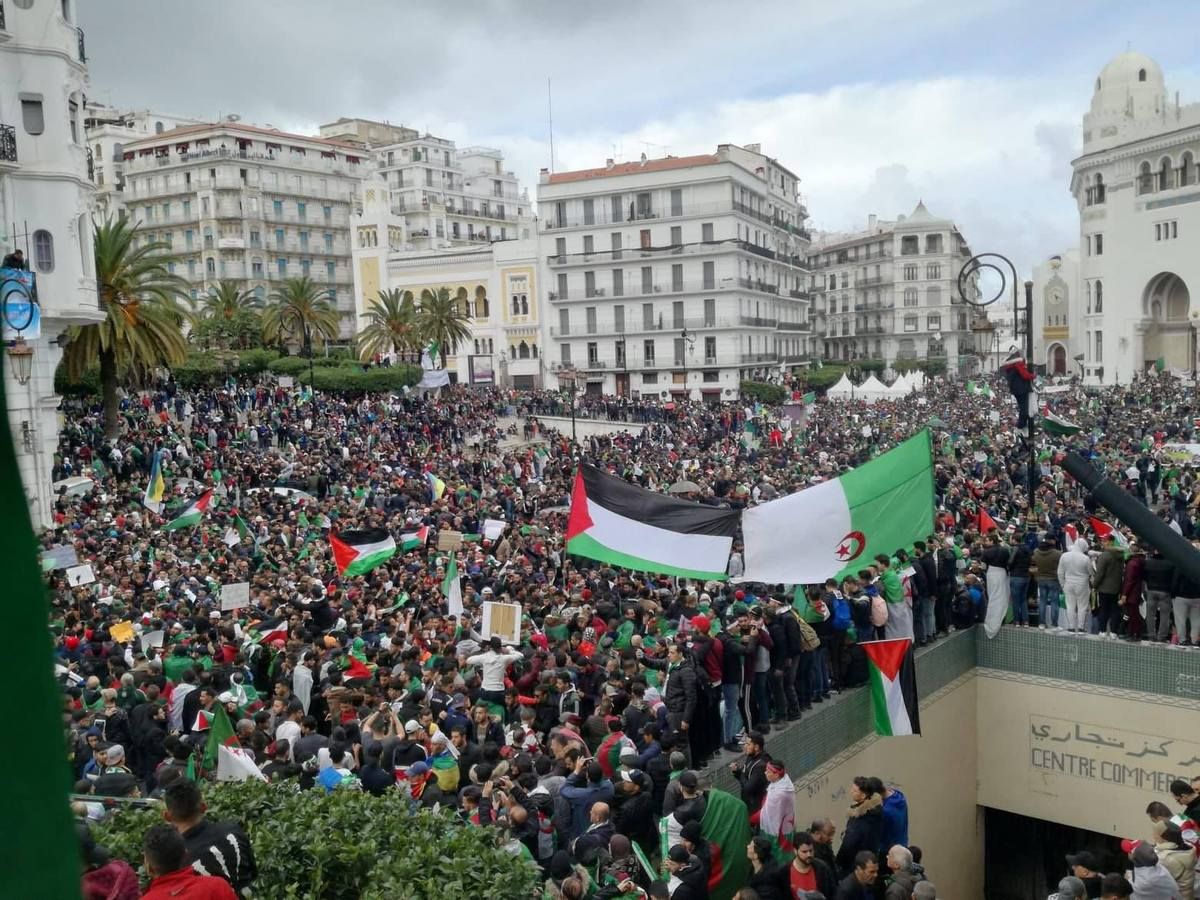      Préparer une réunion, débattre d’une plate-forme, l’adopter et élire un comité pour la défendre. 