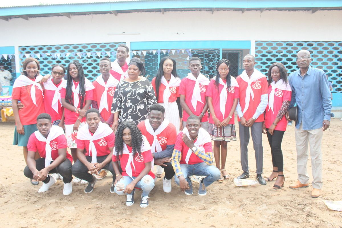 Emulation scolaire au Centre Scolaire Notre Dame du Rosaire: l'élève  Ngounda Manga Louisa Espérance la perle de la saison. - GéoAfriqueMédias.cg