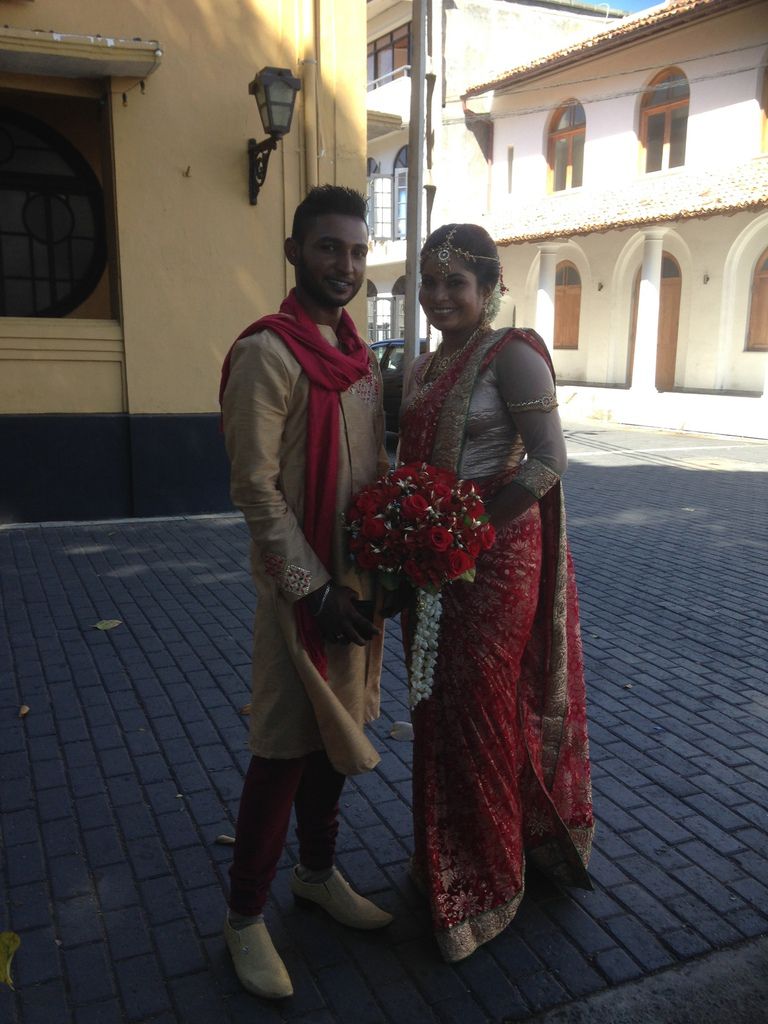 Un jeune couple de mariés rencontrés à Galle
