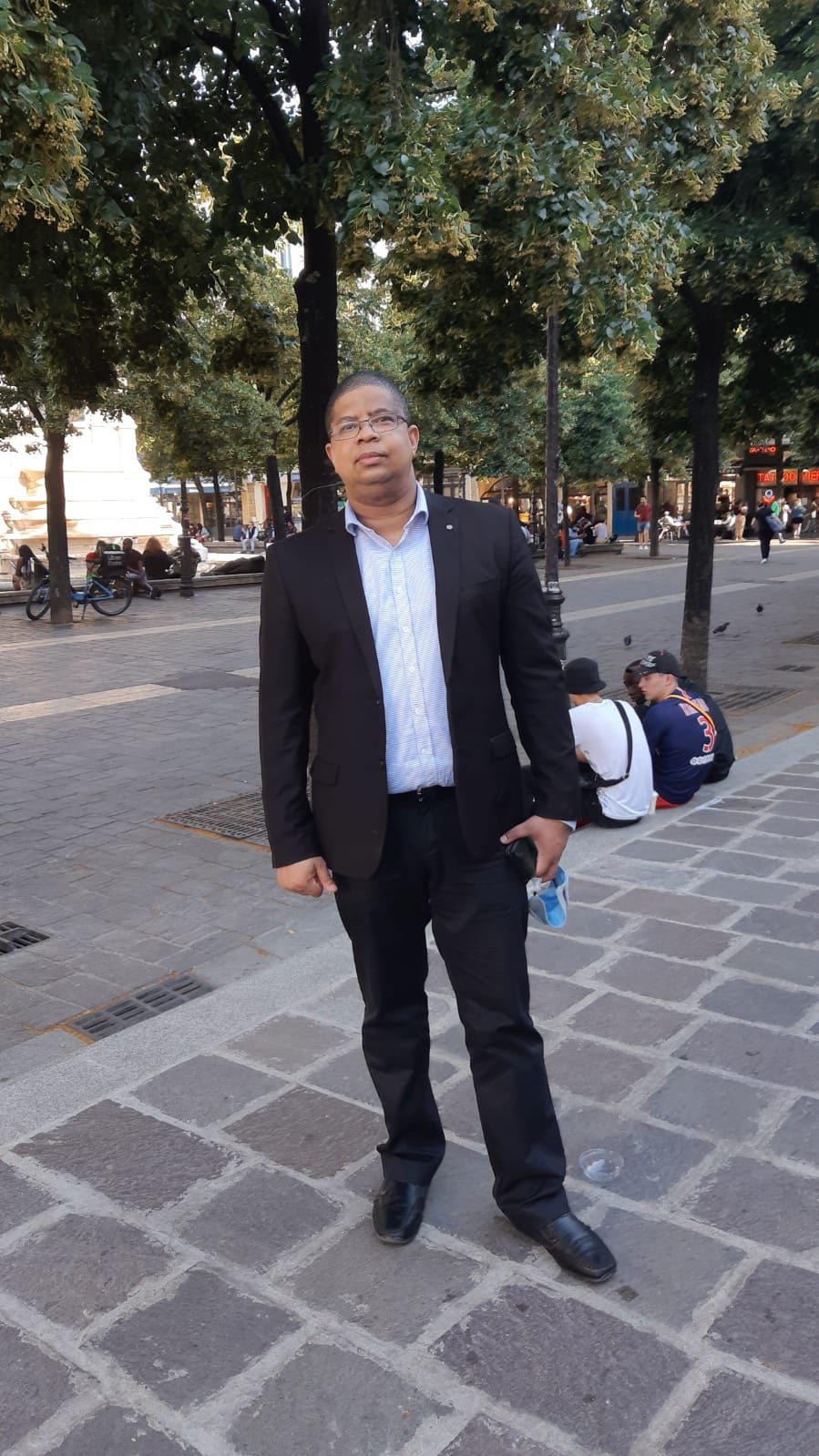 M. Darchari MIKIDACHE, président du think tank " Cercle des Économistes et des Experts Comoriens (CEEC) et président de l'ONG USHABABI WA MESO INTERNATIONAL (Jeunesse & Avenir)