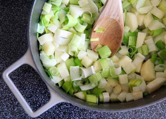 préparation soupe poireau pomme de terre