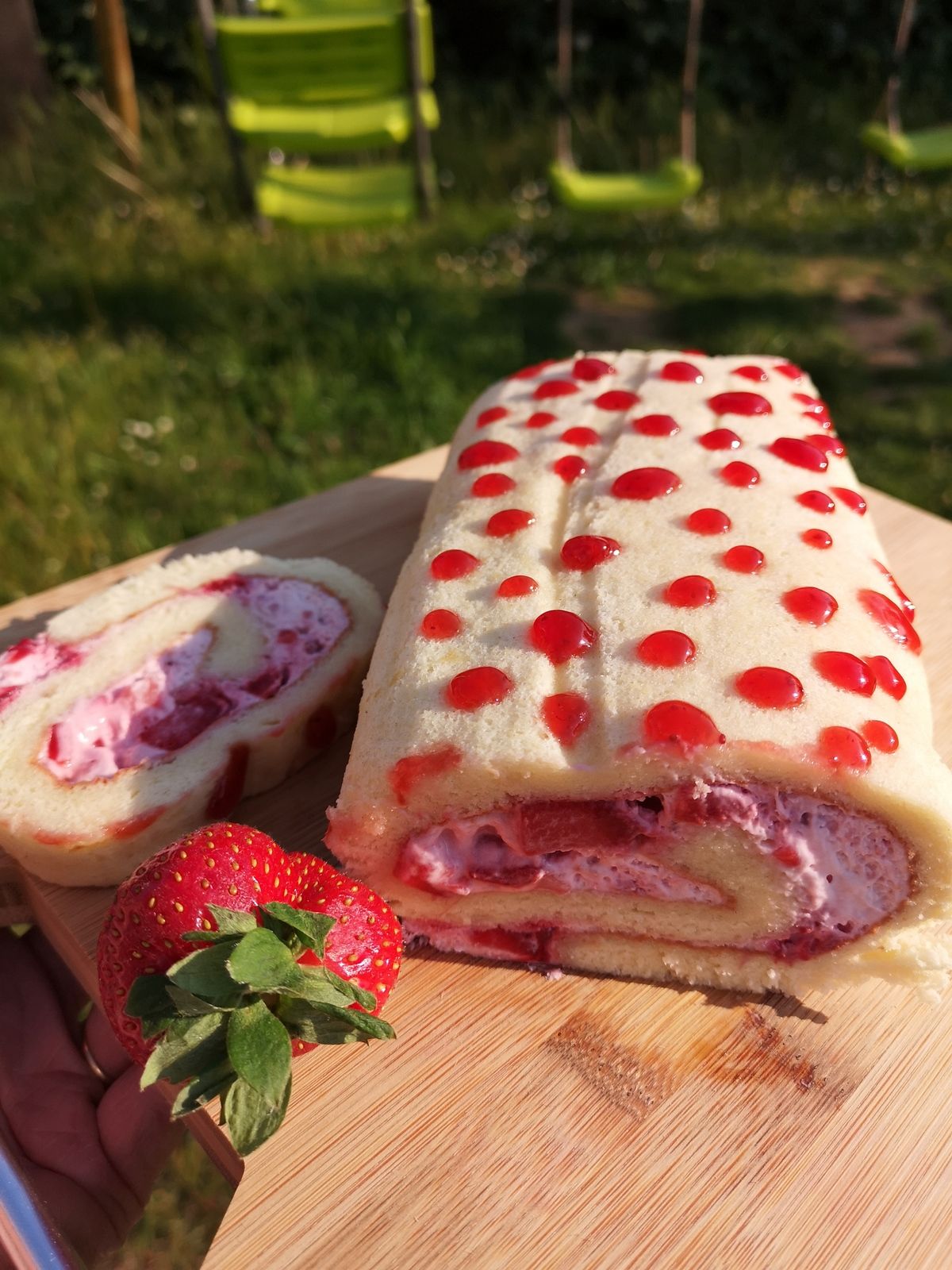 Roule A La Fraise Et A La Chantilly Aux Delices D Aline