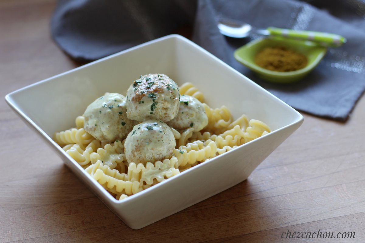 Pâtes aux boulettes de lentilles corail sauce au curry