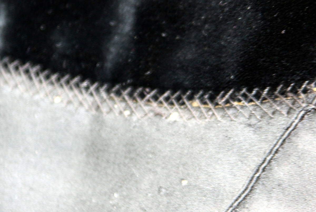 Point de Lorient sur le dos d'une camisole