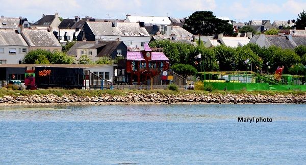 La fête foraine est installée au bord de l'eau. (locmiquelic :fête des langoustines 2019)