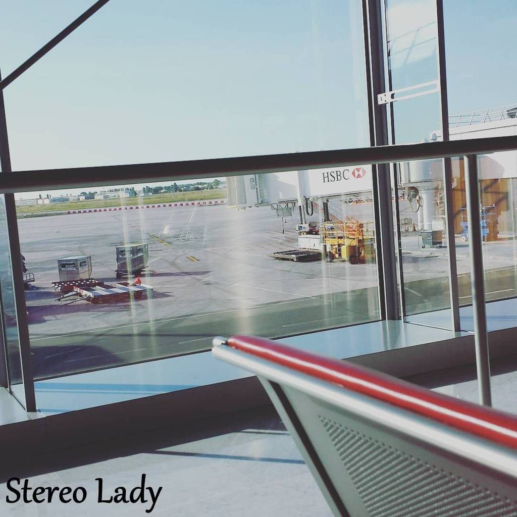 Stereo Lady Paris Orly Sud Aéroport 