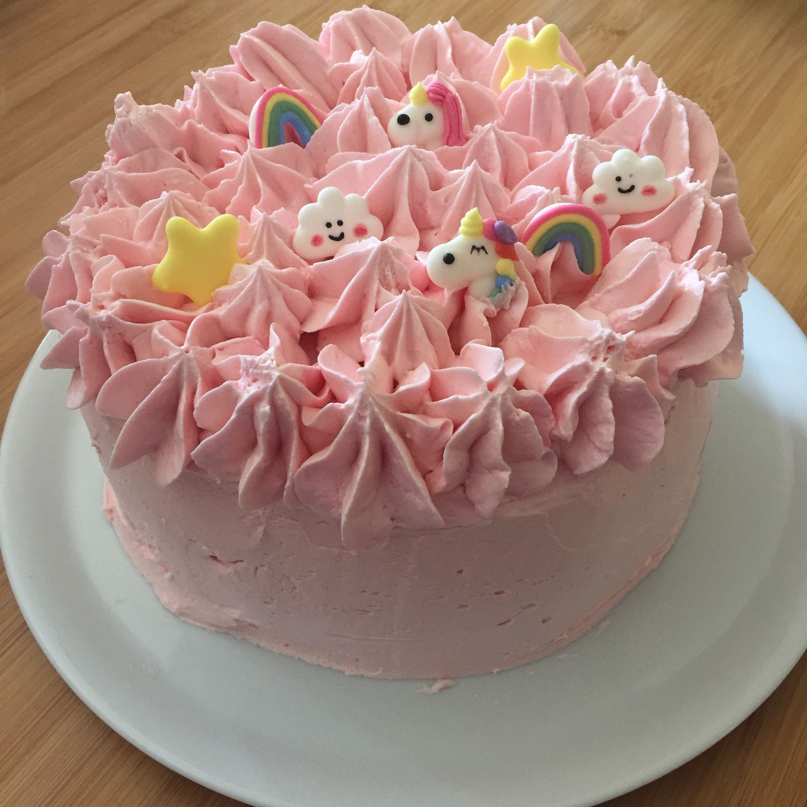 Gâteau d'anniversaire rose, crème au beurre à la meringue Suisse - Les  recettes de Mumu