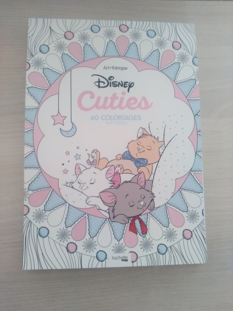 Achats art thérapie Octobre 2017 My Fairy World Les Méchants Disney aux éditions Hachette Heroes collection les carrés d Art Thérapie Cela faisait un moment que ces petits albums de coloriage