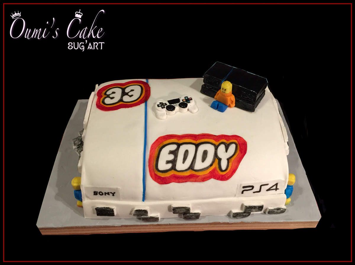 Gateau Ps4 Version Lego Entierement Realise A La Main Sauf Les Legos Realises A L Aide De Moule A Glacons Ecriture Peinte A La Main Sur Du Wafer Paper Oumi S