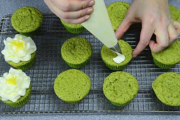 trang trí cupcake trà xanh