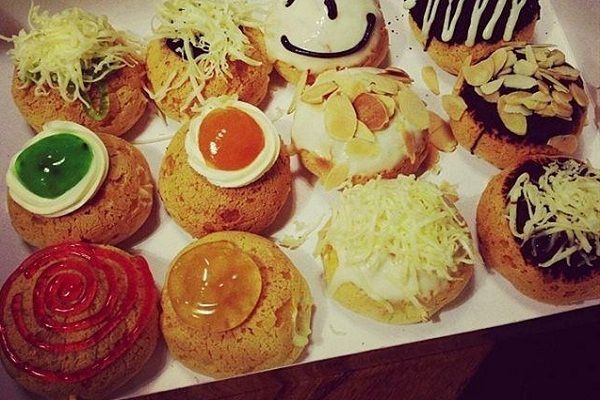bánh su kem singapore