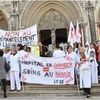 HOPITAL : Quatre cents médecins d’établissements d’Auvergne-Rhône-Alpes dénoncent une politique générale de destruction des services publics 