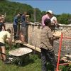 Echenoz-la-Méline : le mur, le chantier et les jeunes du monde entier