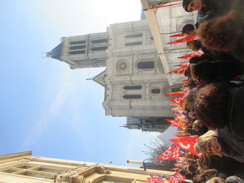 Des images prises devant la mairie (Camarades de SUD Education et de la CGT RATP)