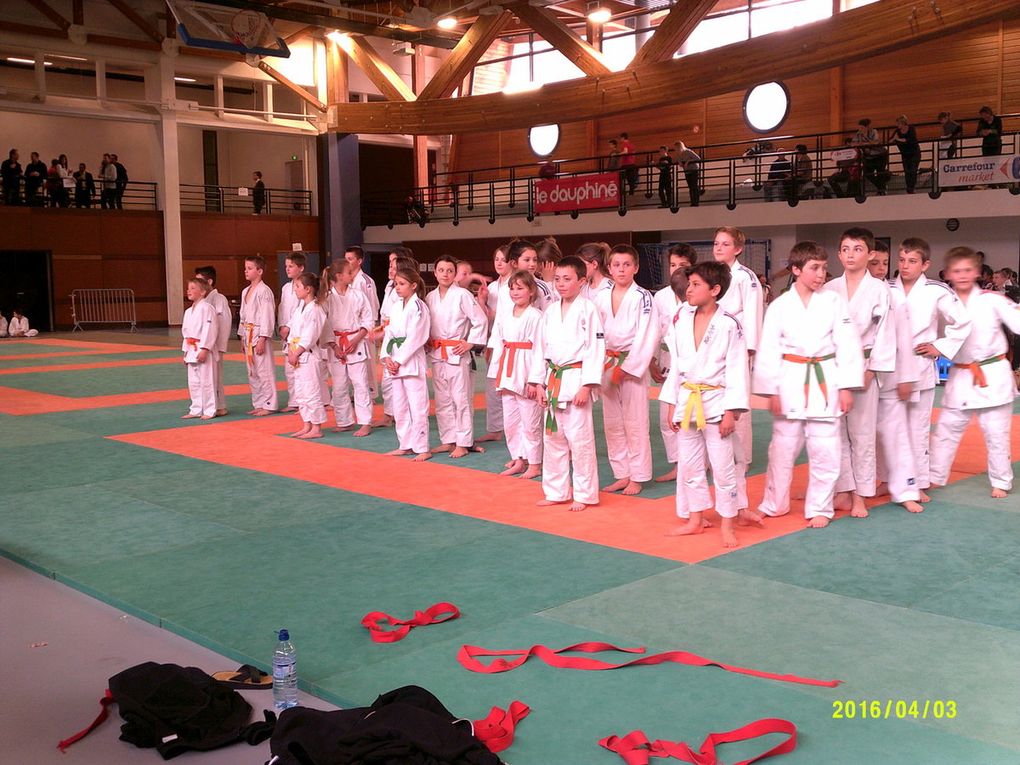 Equipes Poussins et Benjamines...à Ugine